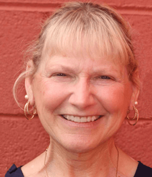 Cindy Holder headshot